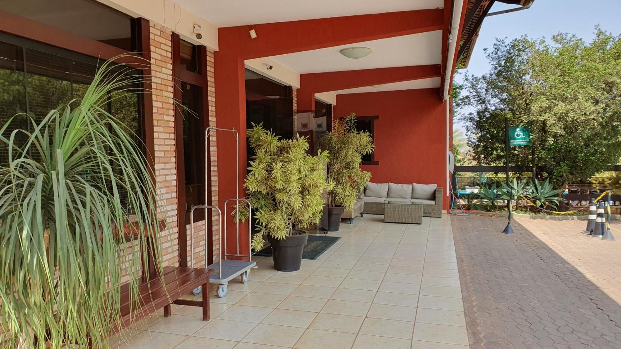 Hotel Das Palmeiras Paracatu Exterior foto